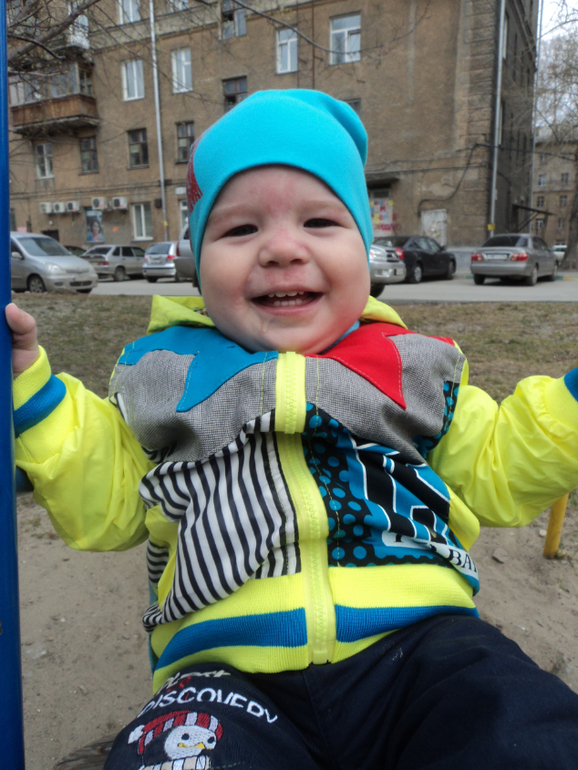 немного нас))