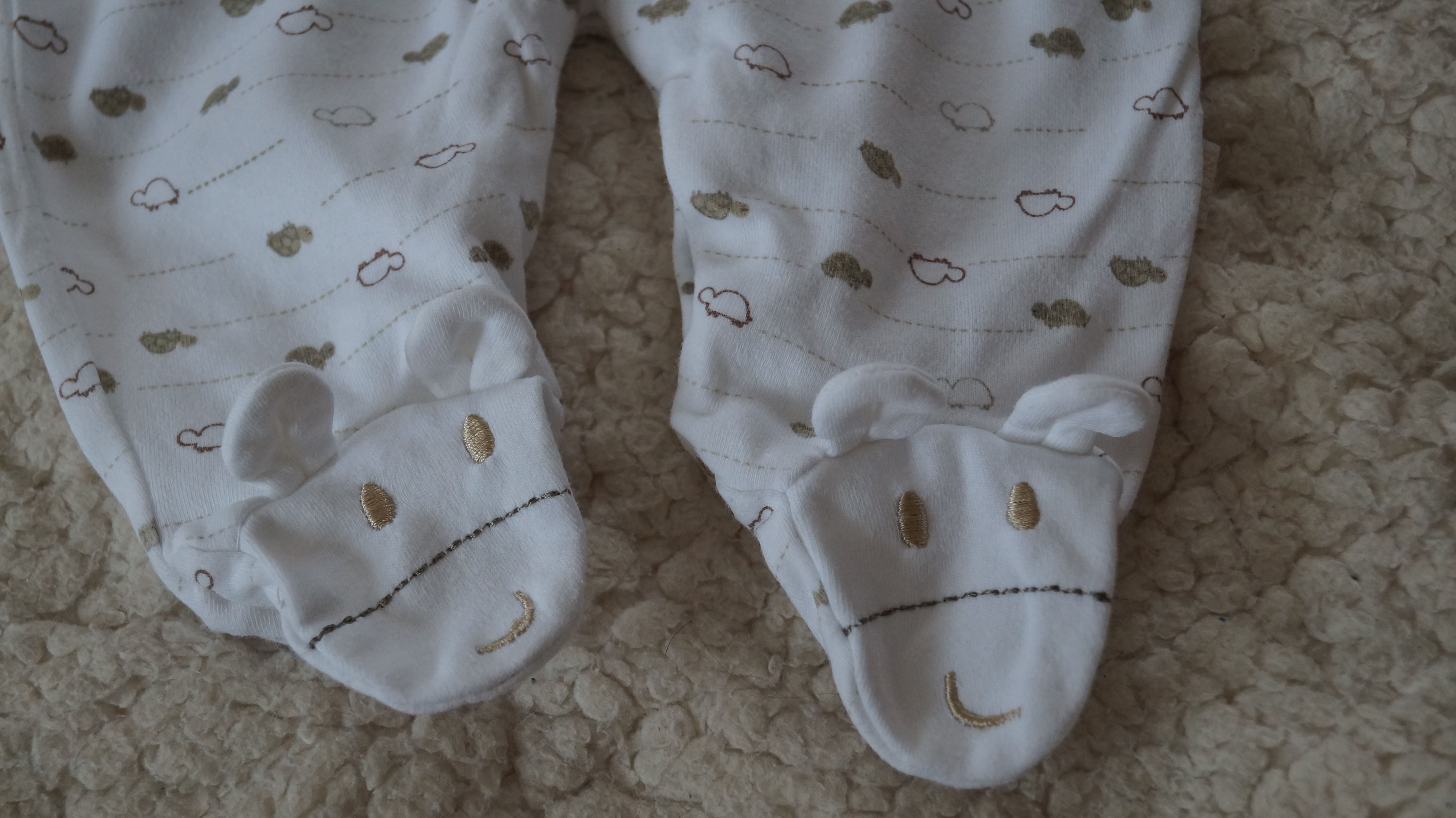 Продам дочины вещи (3 пакета)