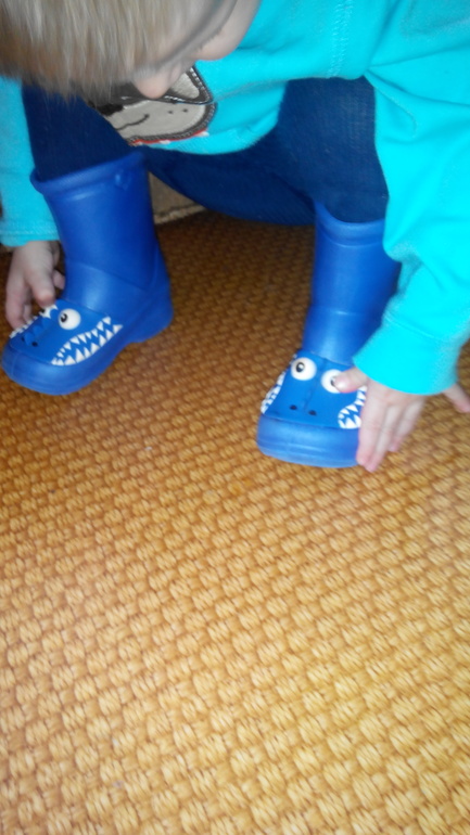 посоветуйте обувь на холодную слякотную погоду.