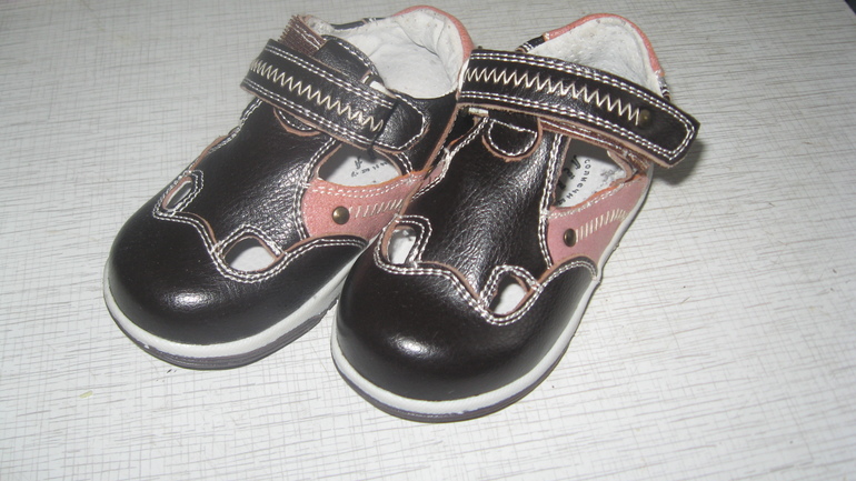 Новые коричневые летние кроссовки р. 22.