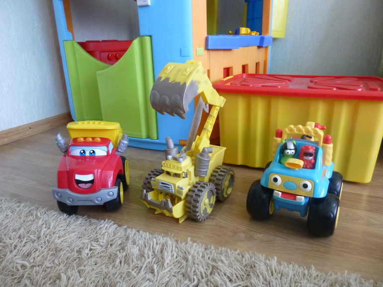 И так встречайте Screaming Banshee Tractor Diecast Car Eating M2281 (Disney Pixar Cars 2)