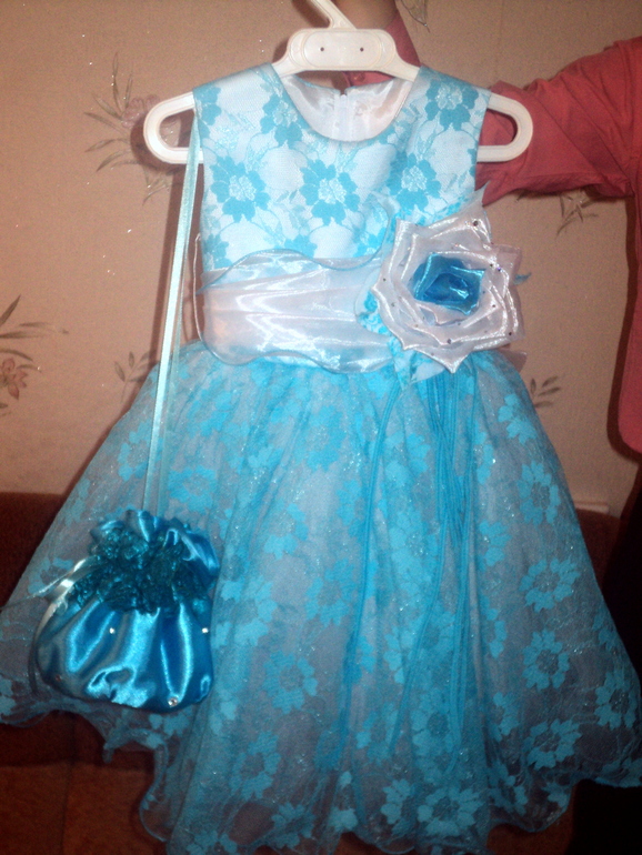 Продаю шикарное платье + болеро + сумочка + шляпка= 2500р.