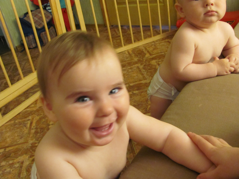 Двойнецам 10 месяцев и 1 день