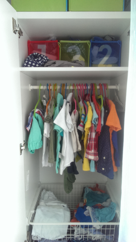 Гардероб и стол для сына