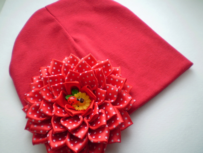 Шапочки с цветочками.