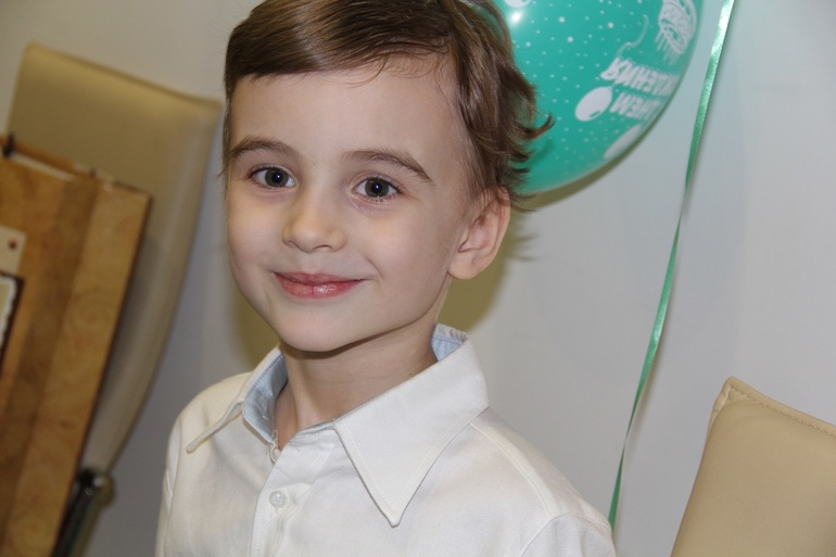 Артему 5 лет,наш день рождения