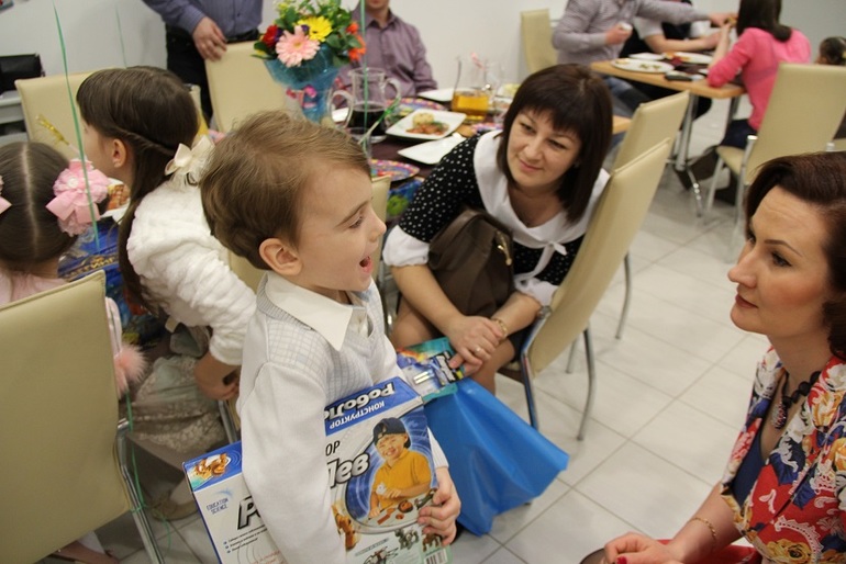Артему 5 лет,наш день рождения