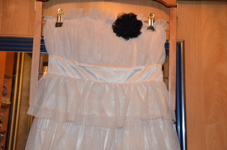 Обмен Вещи б/у размер 40-42, одно платье на 44 размер