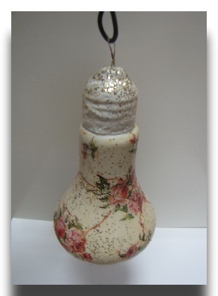 Игрушки на елку своими руками. Лампочка + декупаж