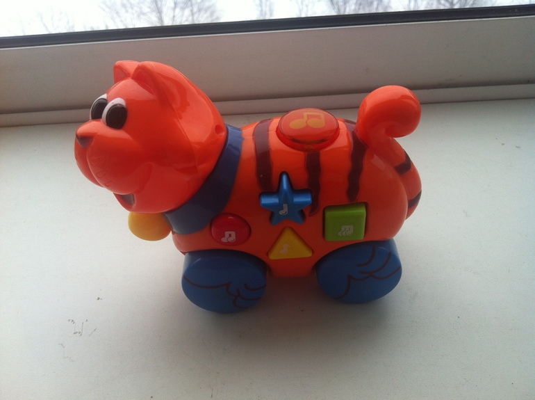 много игрушек
