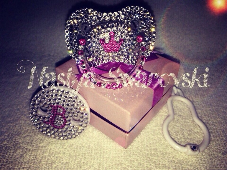 ИНКРУСТИРУЮ ПУСТЫШЕЧКИ СТРАЗАМИ SWAROVSKI :)