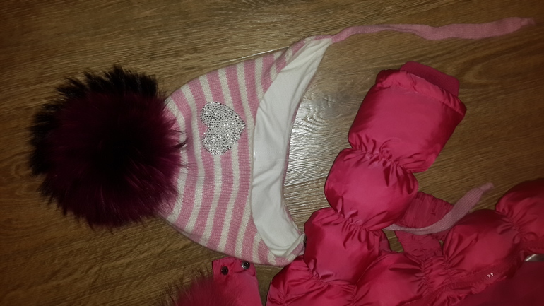 Шапочка chobi, размер xs 44-46 (реально на 48), (помпон неродной). Цена 1500руб.