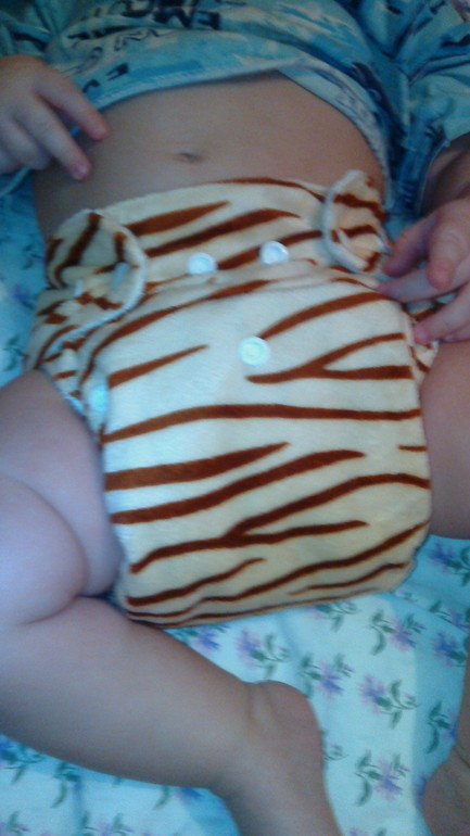 Многоразовые подгузники ALVA на любимой попе