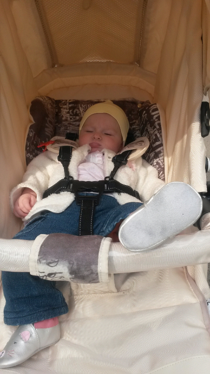 Ангелинке пять месяцев.