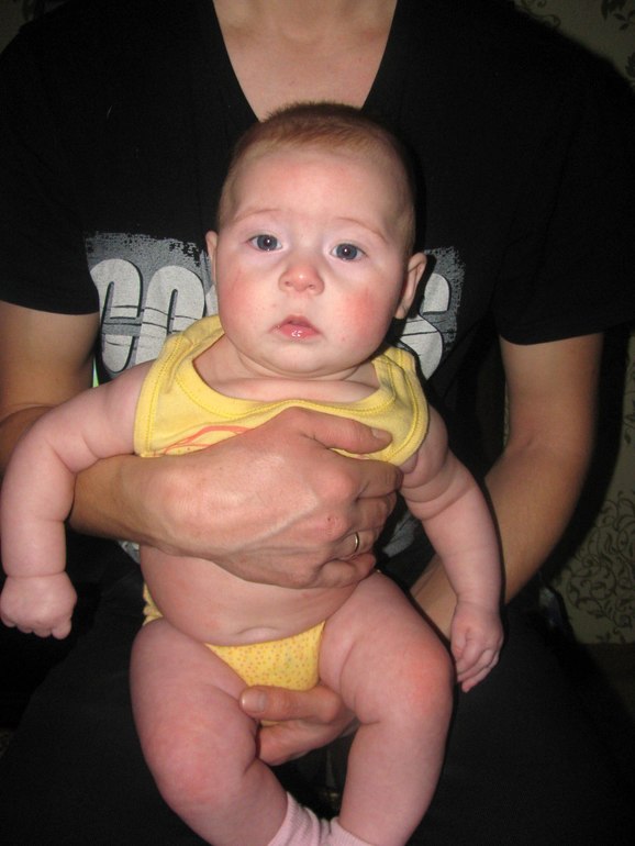 4 месяца 1 неделя - первая успешная попытка ползти