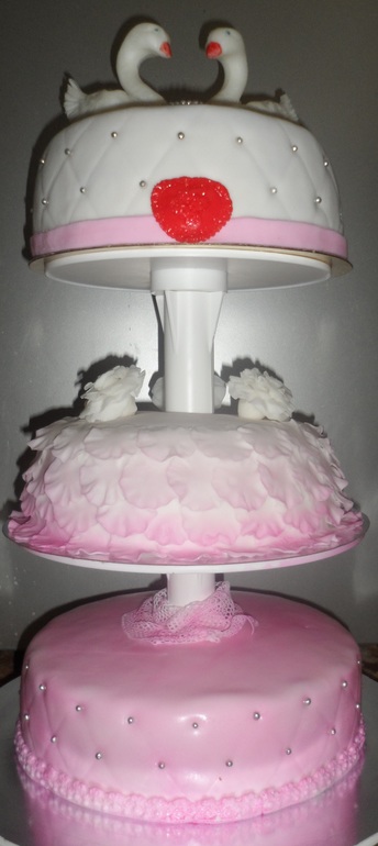 Первый на подставке)