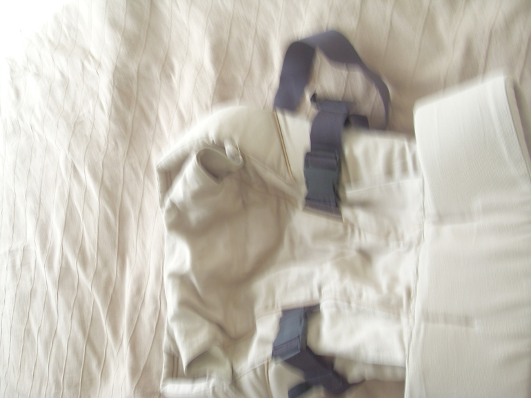 Отдам кенгуру 2 шт. м. марьино