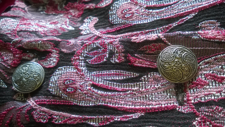 Костюмы, брюки, платья