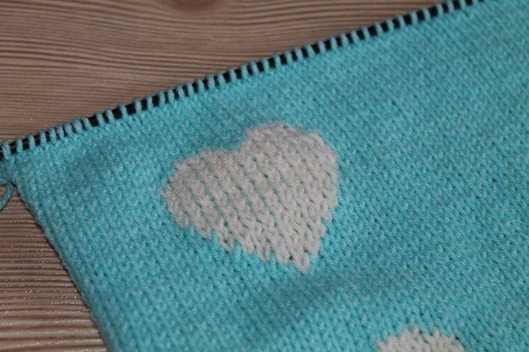 Кофта для доченьки вязанная спицами