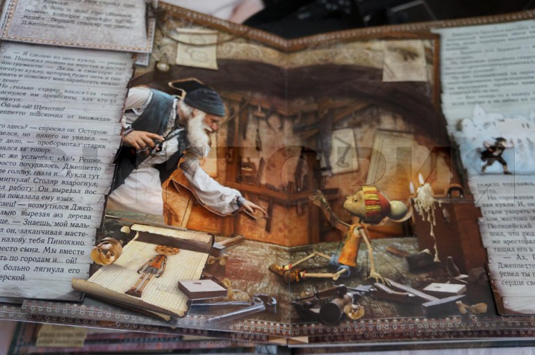 книги с панорамками и двигающимися элементами.