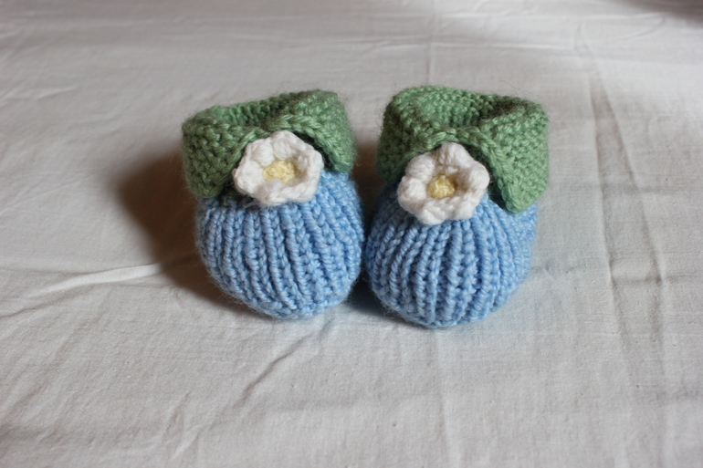 Вяжу пинетки на продажу.