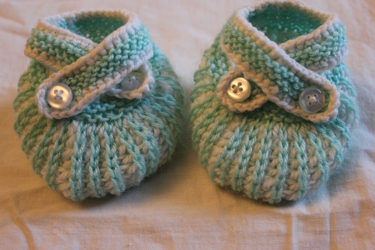 Вяжу пинетки на продажу.