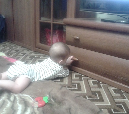 Мышка научилась ползать+фото