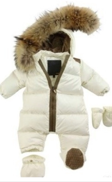 Комбез Fendi. 3-9 мес. Зима. Продам после зимы. 13 тыс.