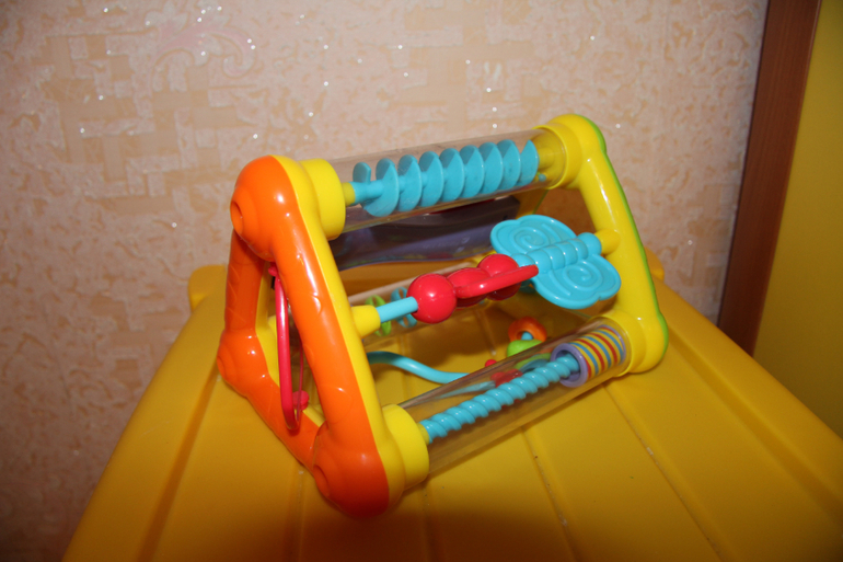 Игрушки пакетом и отдельно до года, вожжи Canpol, почта.