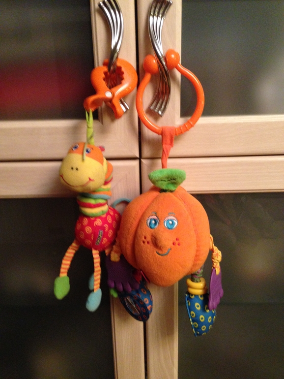 Продаю наши игрушки-развивашки (малышам от рождения до года)