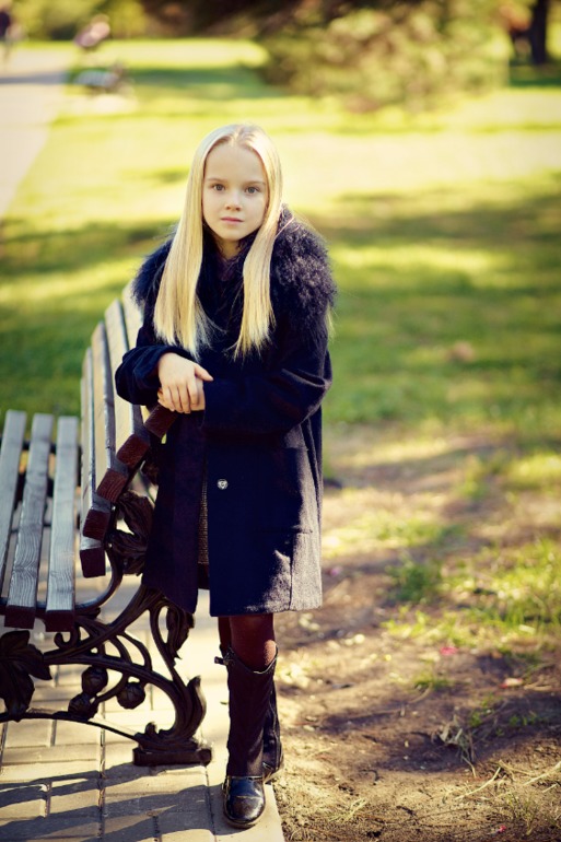 Еще не много осенних фоточек с маленькими куколками))