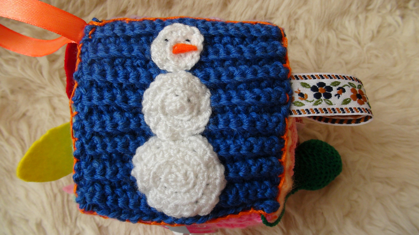 Вязанные развивающие кубики